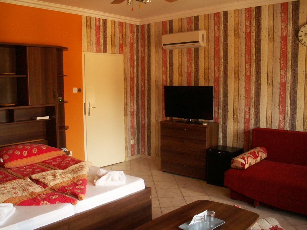 Villa Margarita Siófok Esterno foto